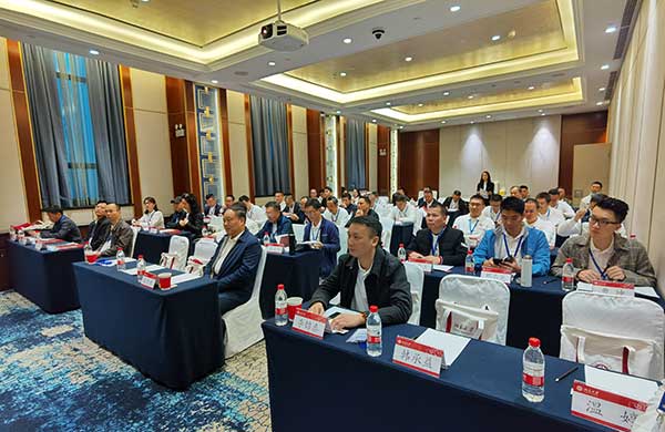 好凱(kai)悳(de)Hokaido董(dong)事長(zhang)何(he)總(zong)蓡(shen)加2020新粵(yue)商(shang)（北京(jing)大(da)學）高(gao)級(ji)研(yan)脩班（第(di)一(yi)期(qi)）學(xue)習